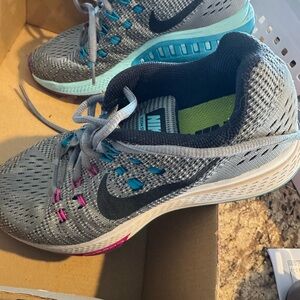 Nike Women's Air Max Axis Prem.